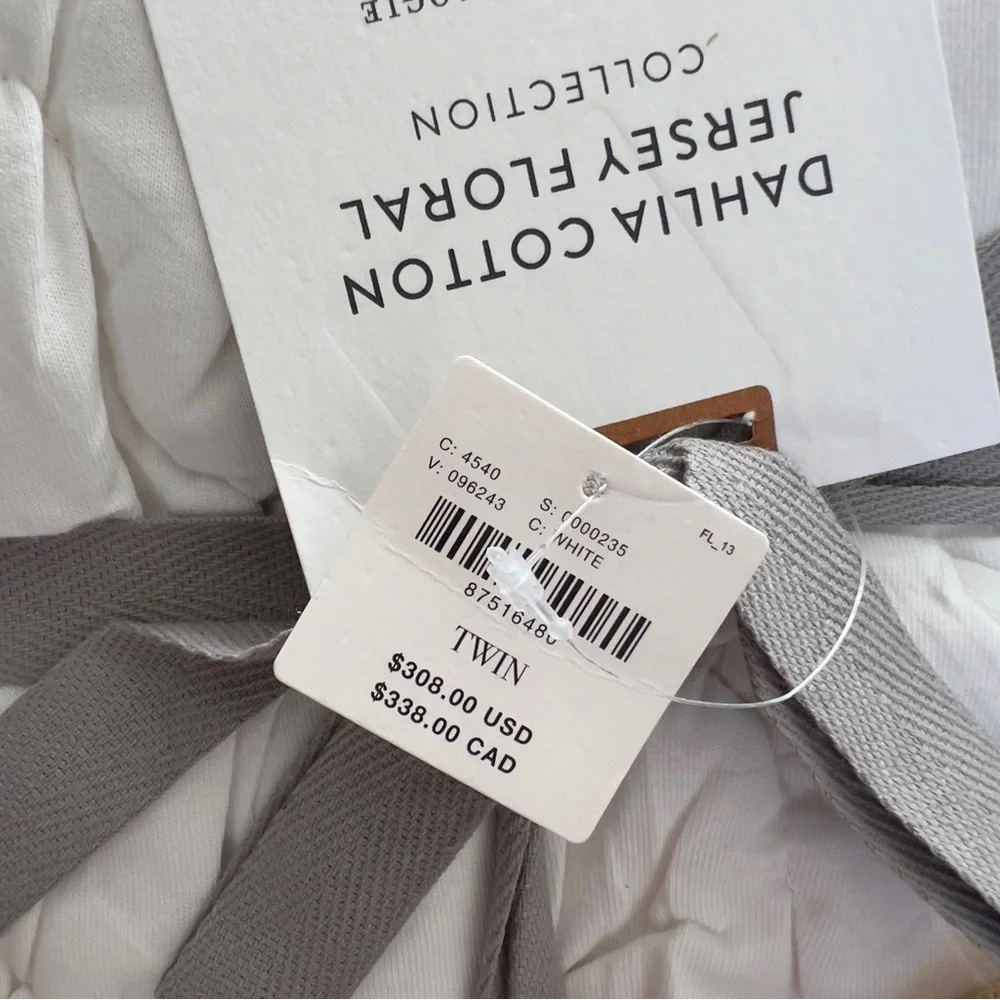 Anthropologie Dahlia Cotton Jersey Floral Quilt in White - Twin Size Bed - Picture 7 of 7